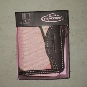 Team Realtree pink camo zip wallet